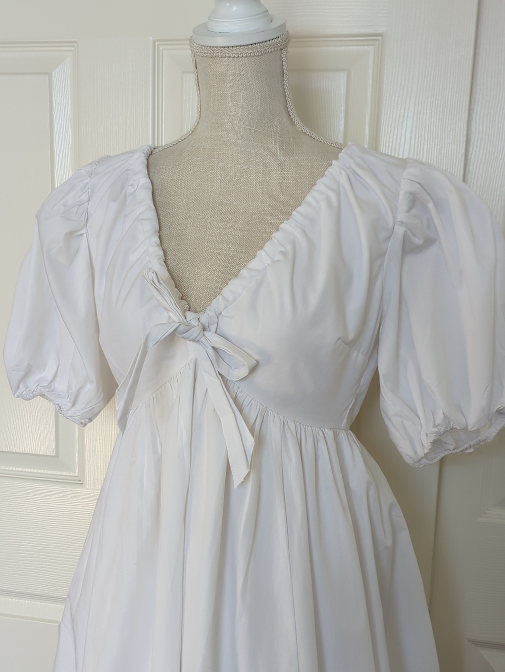 Abercrombie & Fitch Emerson White V-Neck Tie-Front Puff Sleeve Mini Dress - Picture 3 of 7